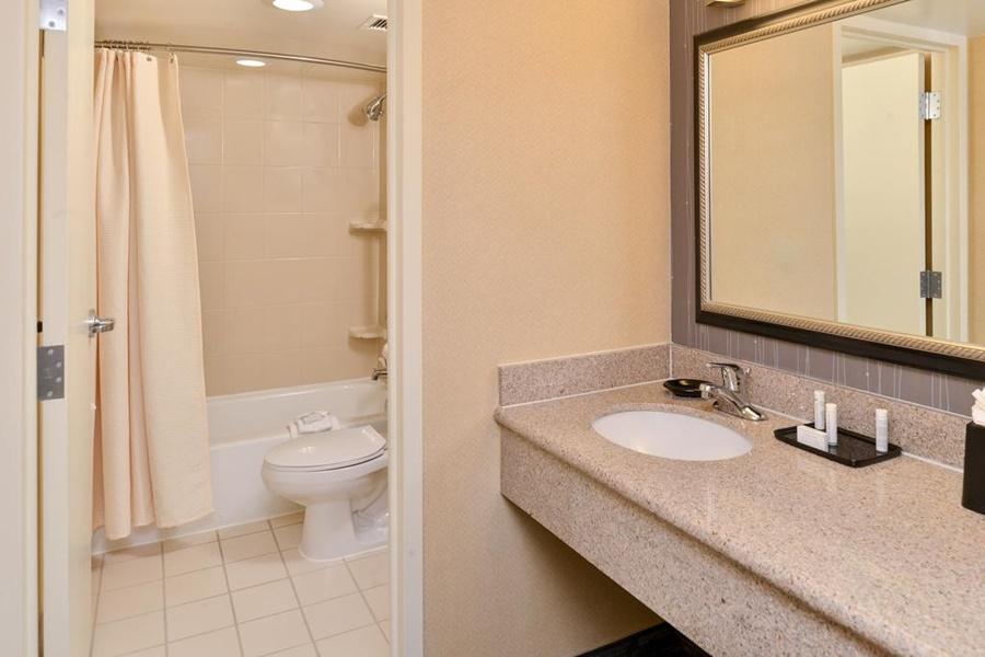 Courtyard By Marriott Denver Cherry Creek Bagian luar foto