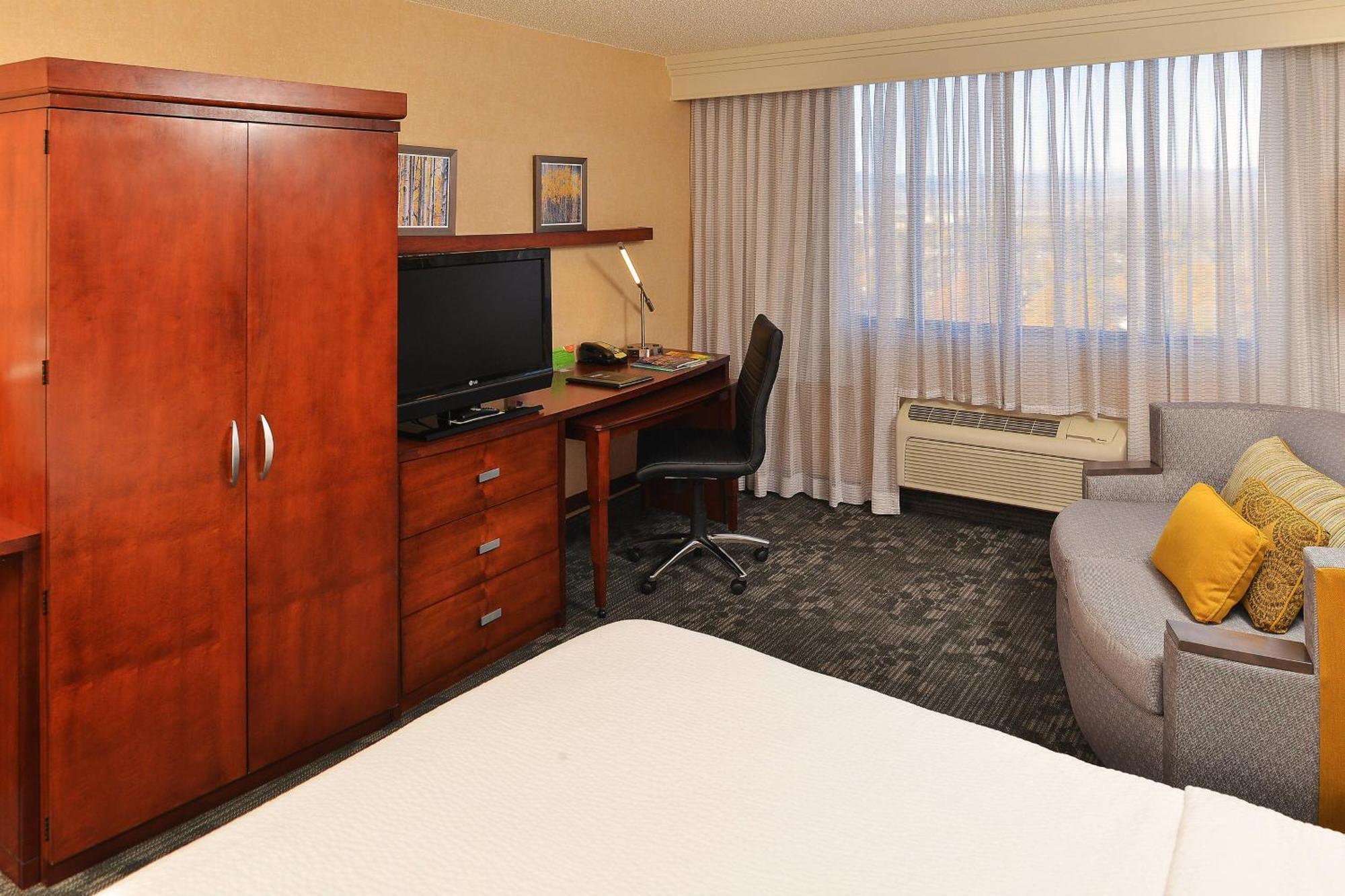 Courtyard By Marriott Denver Cherry Creek Bagian luar foto