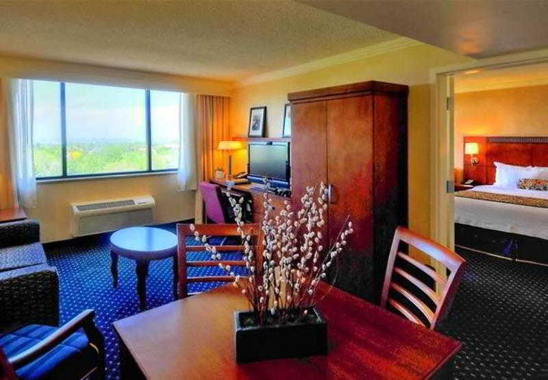 Courtyard By Marriott Denver Cherry Creek Bagian luar foto