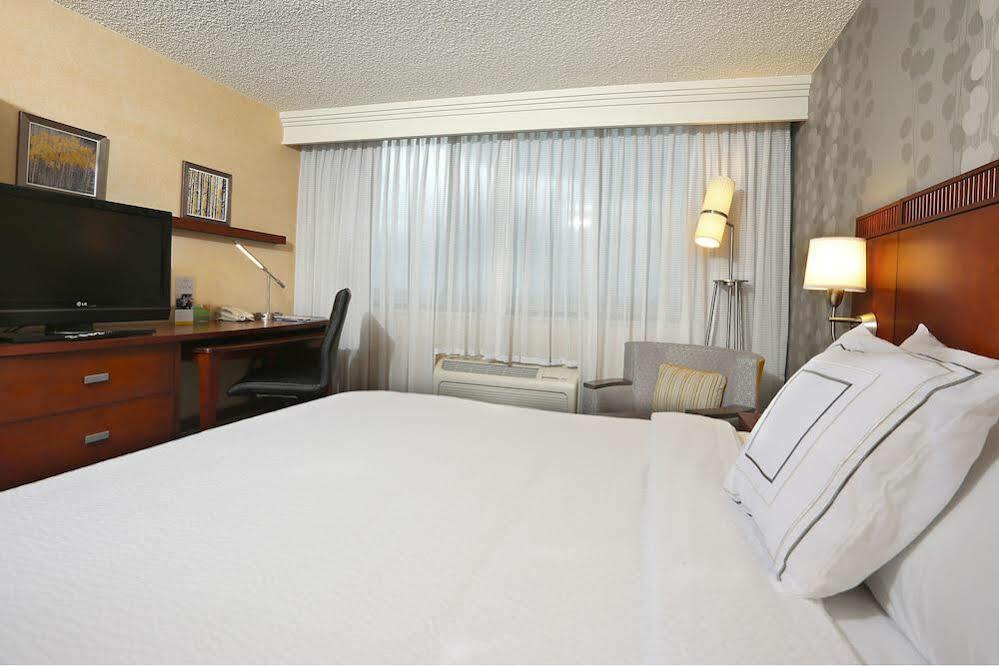 Courtyard By Marriott Denver Cherry Creek Bagian luar foto